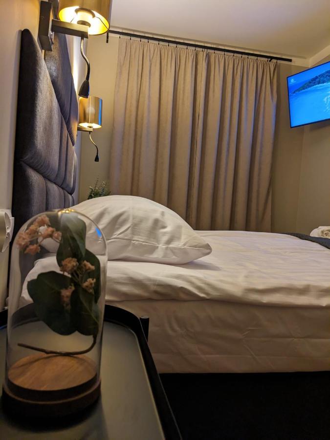 Spacious Two-Bedroom Apartment In The City Center Krasków Eksteriør bilde