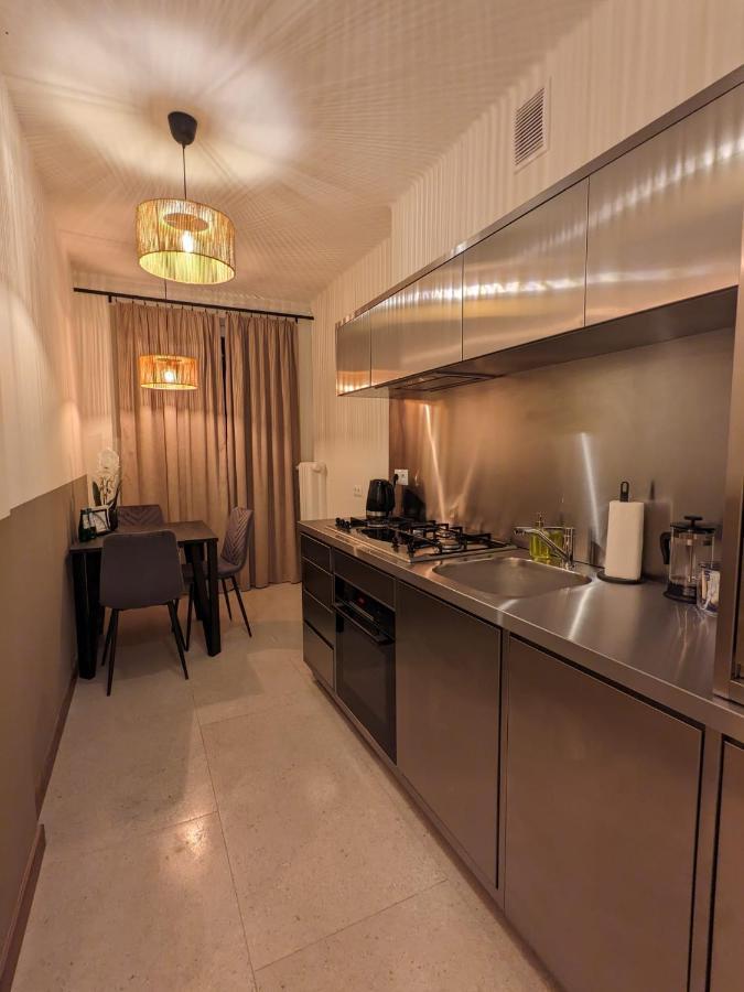 Spacious Two-Bedroom Apartment In The City Center Krasków Eksteriør bilde
